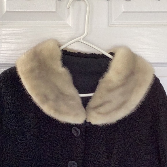 Vintage Persian curly lamb coat with mink collar - Picture 2 of 4
